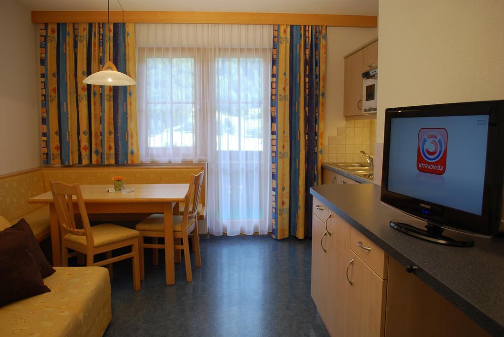 Chasa Monthani Ischgl Szoba fotó
